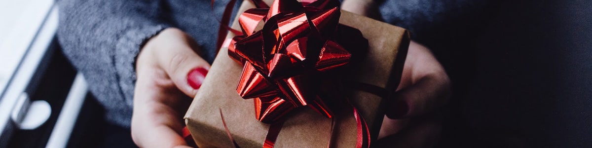 Découvrez les différentes marques proposées par Room Saveurs pour vos cadeaux d'affaires en entreprise et comment s'y prendre