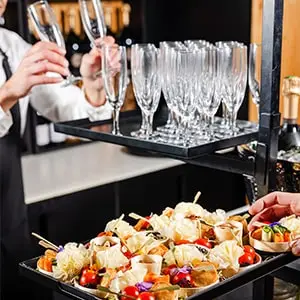 Room Saveurs vous aide à organiser un pot de départ pour un de vos collègues